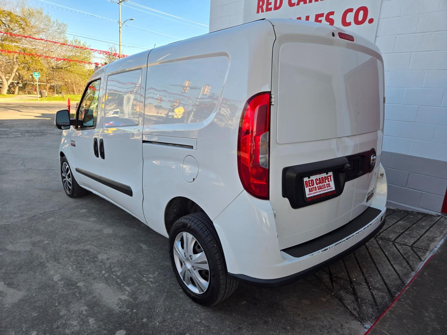 2018 WHITE RAM ProMaster City Wagon SLT (ZFBERFBB7J6) with an 2.4L L4 engine, 9A transmission, located at 503 West Court, Seguin, TX, 78155, (830) 379-3373, 29.568621, -97.969803 - Photo#3